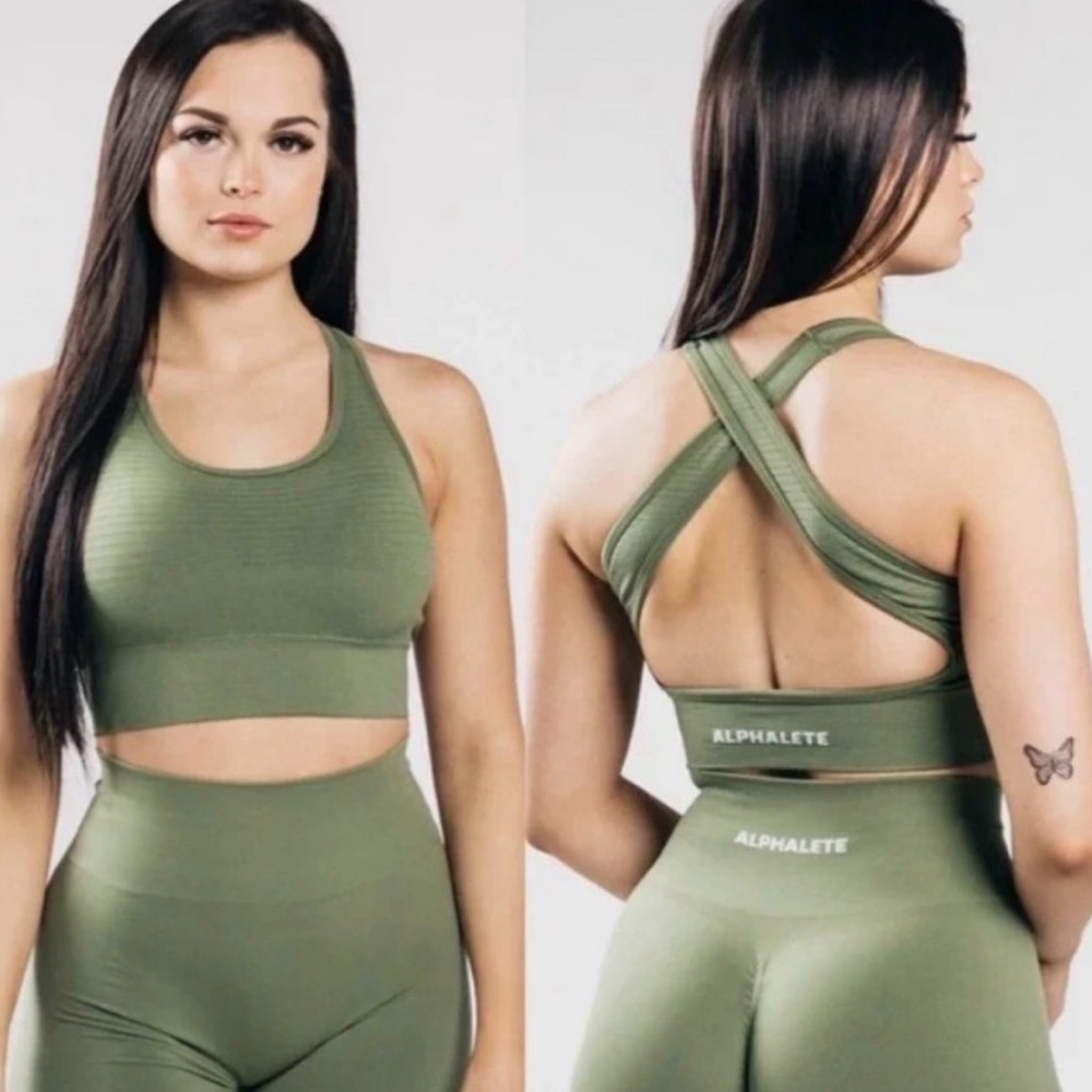 Alphalete vault sports bra size small in dusty green open back